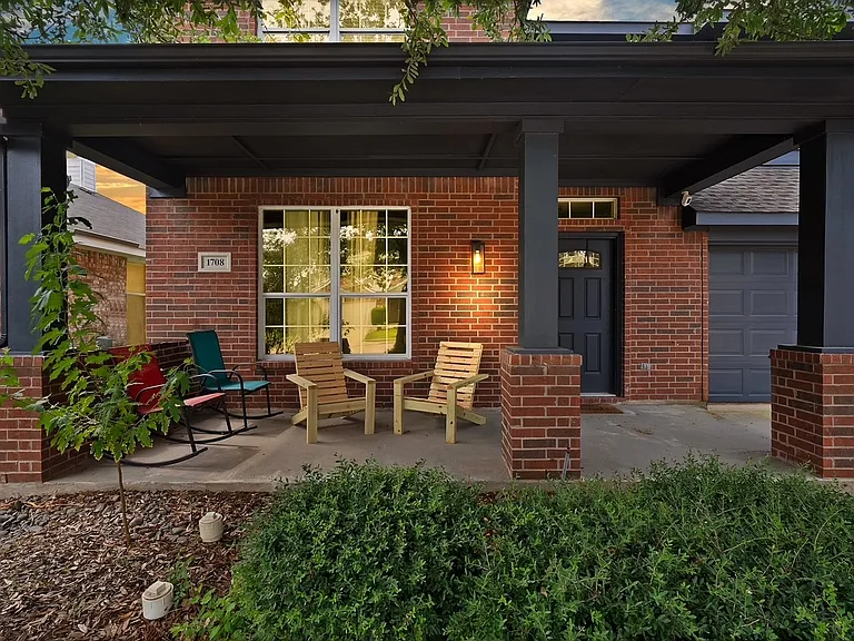 1708 Kittyhawk Dr — Photo 2