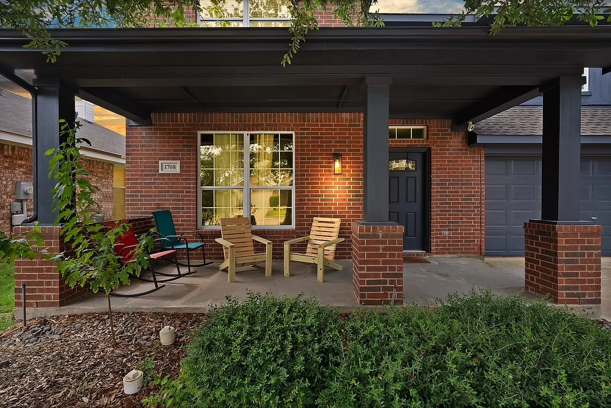 Building Photo - 1708 Kittyhawk Dr