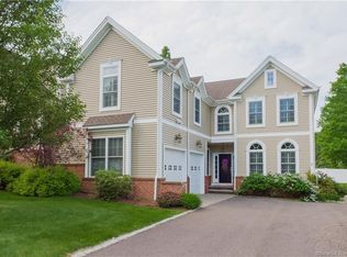 7 Creekside Ln #7, West Hartford, CT 06107