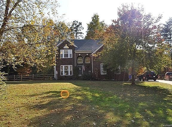 4th image of 157 Castleton Dr