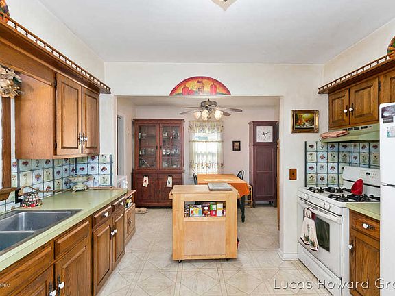 4th image of 830 Canterbury St SW