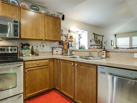 4th image of 9401 Goldenview Dr