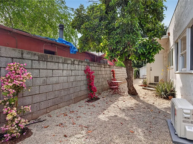 223 N Padre Juan Ave — Photo 29