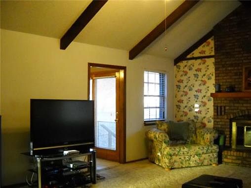4th image of 2933 S Sweet Briar Dr