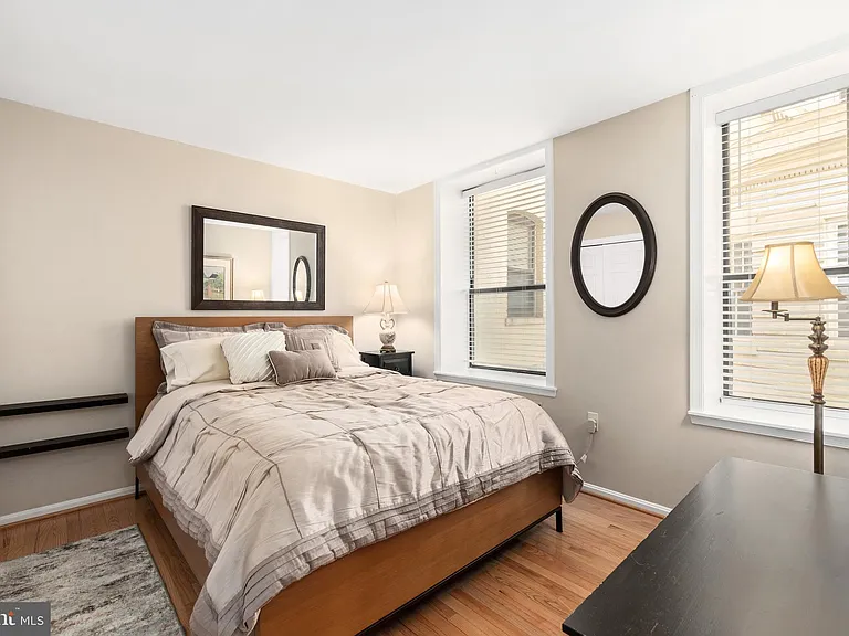 2145 California St NW #102 — Photo 4
