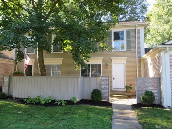 1123 Kings Cove Dr #1, Rochester Hills, MI 48306
