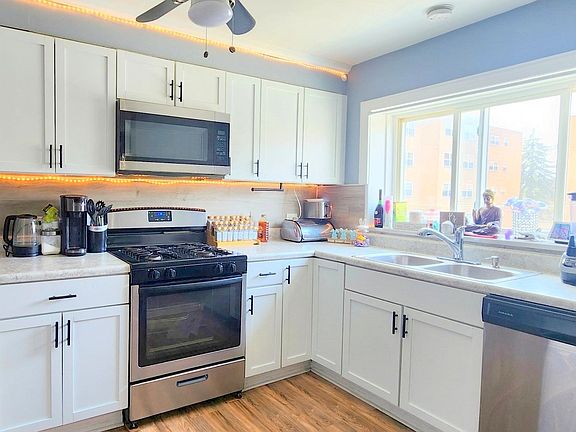 5th image of 6110 N Winchester Ave #2F