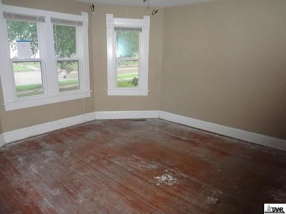 2nd image of 211 Crawford St