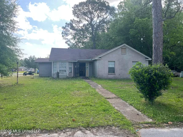 7212 Greenbriar St, Ocean Springs, MS 39564