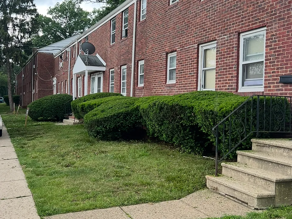 Parkway Gardens Apartments