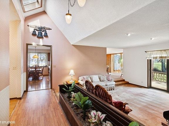 5th image of 731 Lake Ave