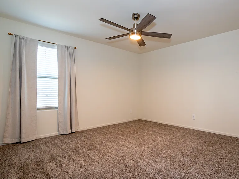 10410 W Robertson St — Photo 25
