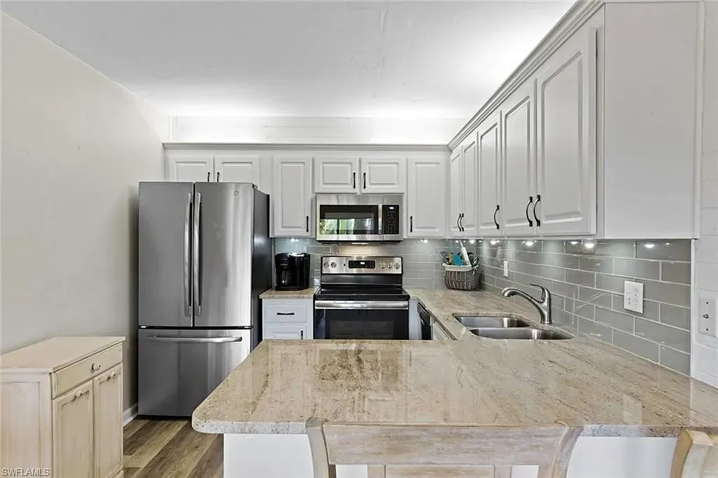 3 bed, 2.5 bath, 1772 sqft, $2,000 — Photo 2
