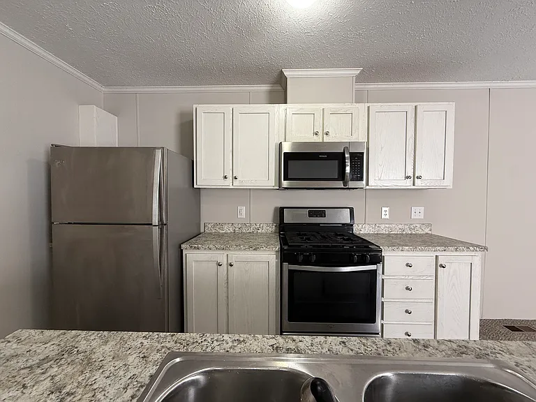 38000 Le Chateau Blvd #98 — Photo 3