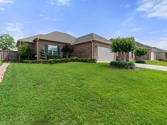 3rd image of 20 Highland Village Dr