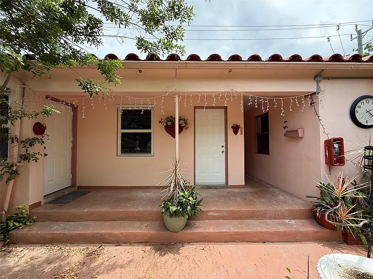 1850 Rodman St — Photo 6