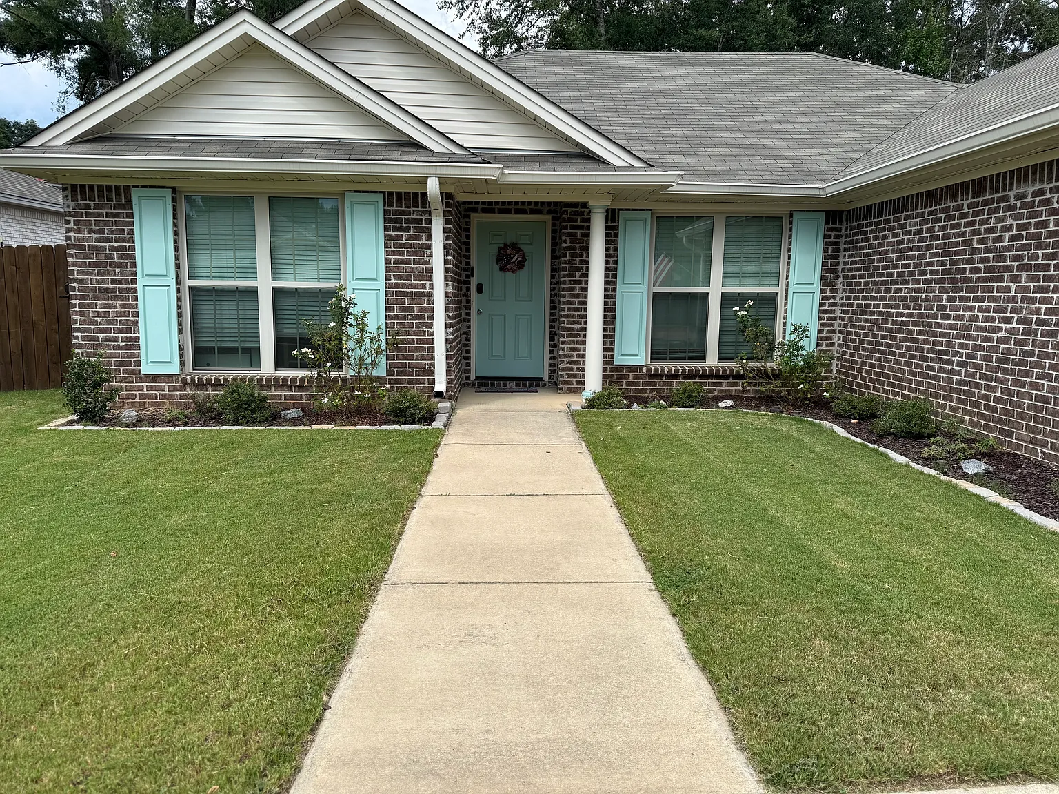 4 bed, 1700 sqft, $2,100 — Photo 2