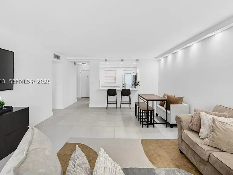 400 NE 12th Ave #303 — Photo 16