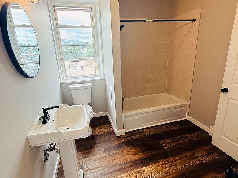 102 E Main St #4 — Photo 8