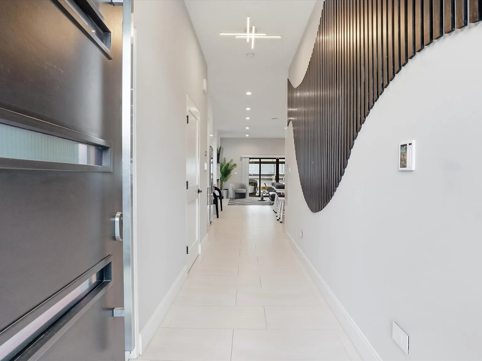 4 bed, 4.5 bath, 4090 sqft, $7,250 — Photo 4