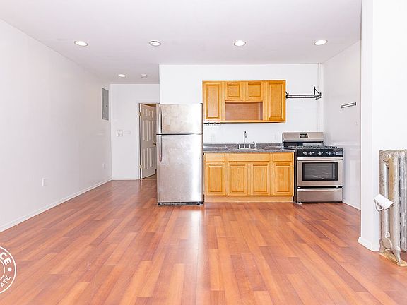 3rd image of 560 Lincoln Pl #Ll