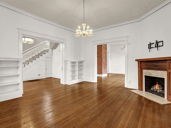 3rd image of 528 S McLean Blvd