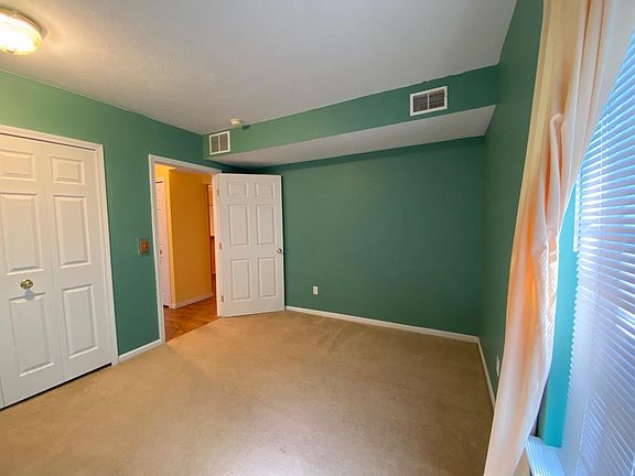 4th image of 924 Oak Brook Dr #136