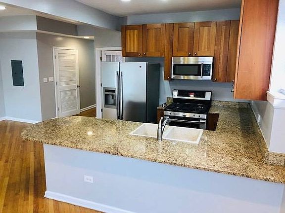 4th image of 6135 S Vernon Ave #2N