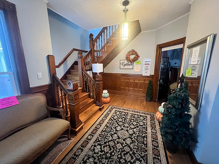 447 Glen St #1 — Photo 3