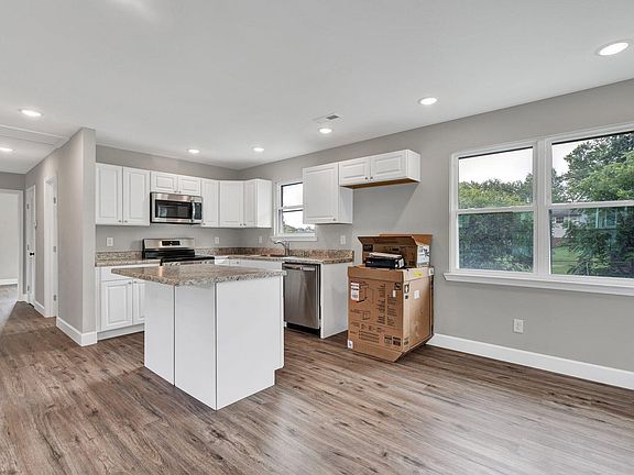 5th image of 255 Sara Dr SE