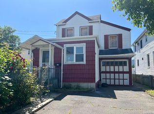 25 Davis St, East Rockaway, NY 11518