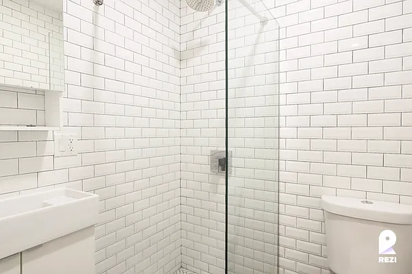 Rented by REZI | media 30