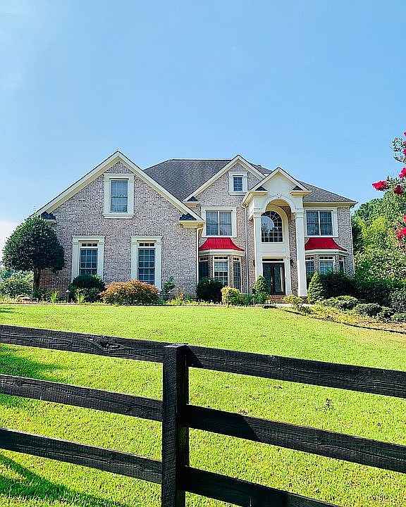 2nd image of 1421 Hampton Crest Dr NW