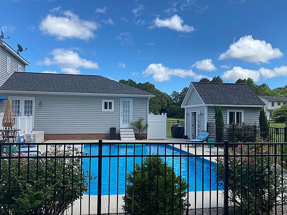 3rd image of 35298 Bluff Dr