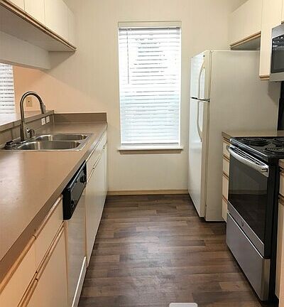 3rd image of 12839 SE 40th Pl APT B5