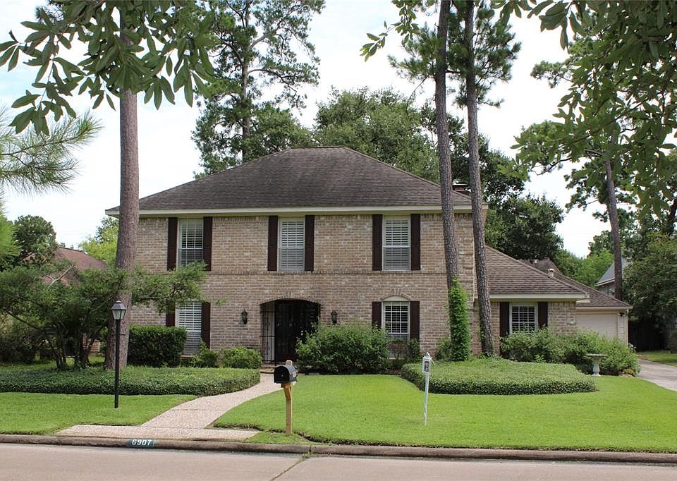 WOW! Beautiful curb appeal with mature trees, manicured lawns and professional landscaping. Welcome to this 5 bedroom home with brick front & large shuttered windows in Wimbledon Estates & Racquet Club.