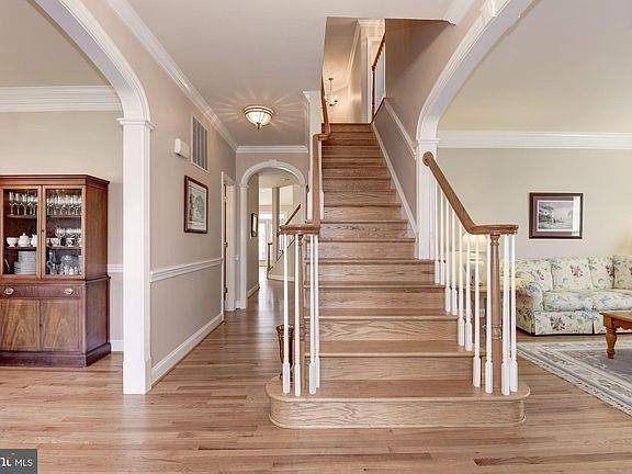 5th image of 2717 Woodlawn Trl