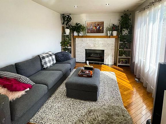 3rd image of 146 River Rock Cres SE