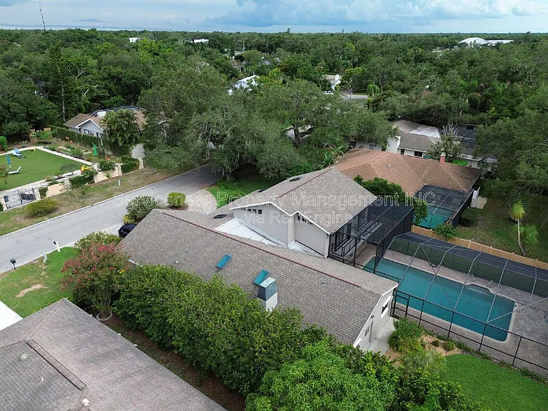 423 Whispering Oaks Ct — Photo 42