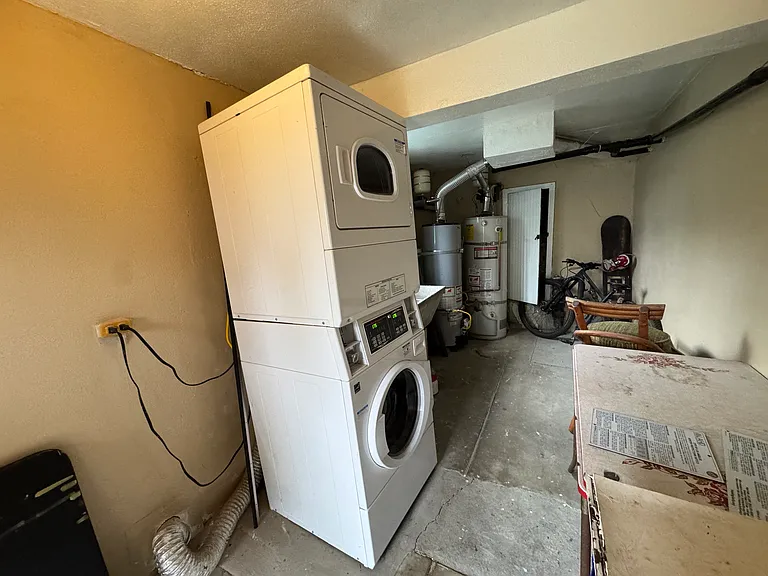 877 Hyperion Ave #879-1/2 — Photo 13