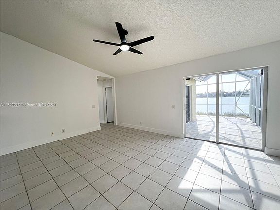 3rd image of 1427 Presidio Dr #1427