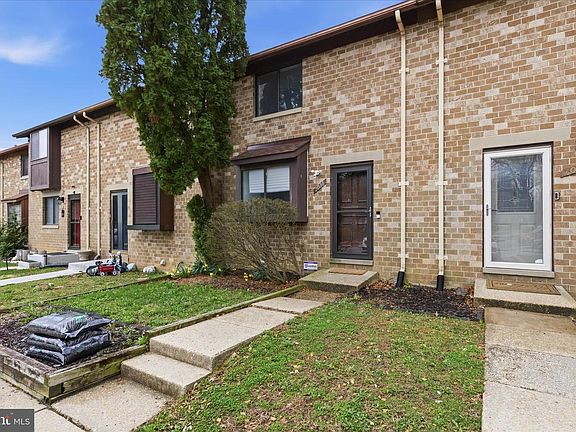 2nd image of 7038 Knighthood Ln