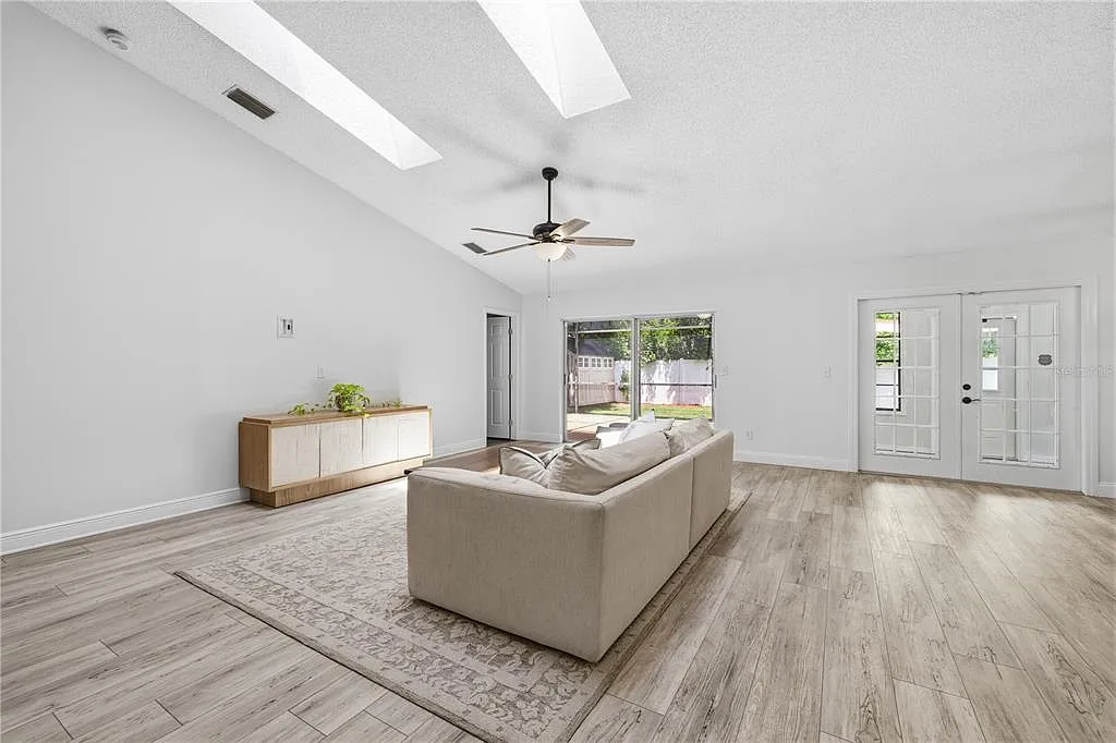 3 bed, 2.0 bath, 1780 sqft, $3,600 — Photo 3