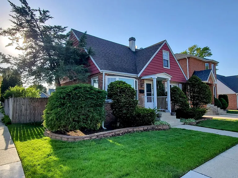 5000 N Normandy Ave — Photo 1