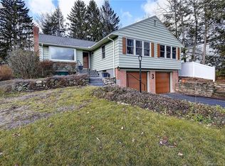 3 Greensview Dr, West Hartford, CT 06107