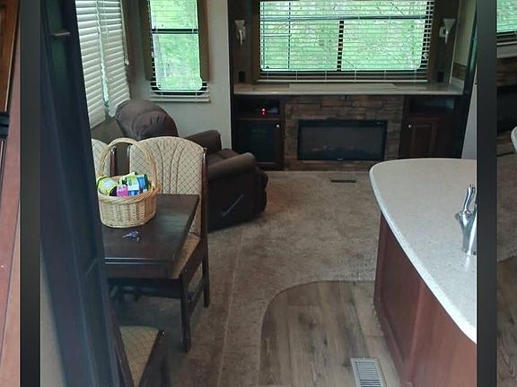 2nd image of 263 Sam St