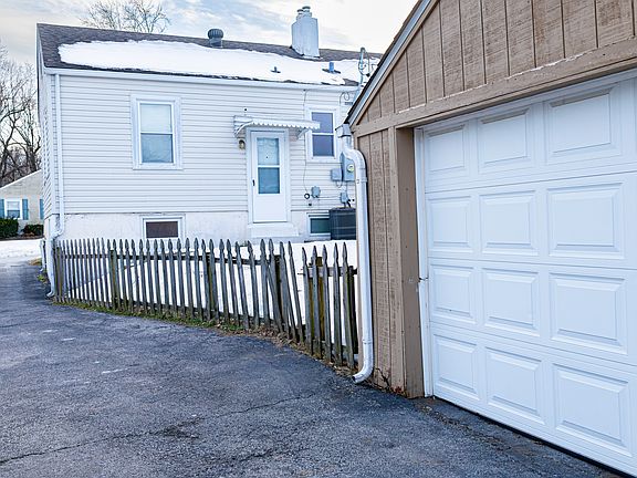 5th image of 10233 Saint Katherine Ln