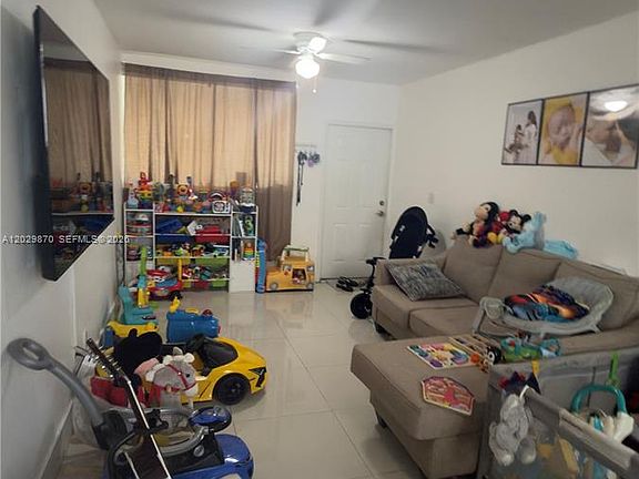 3rd image of 1025 SW 7th Ave APT 6