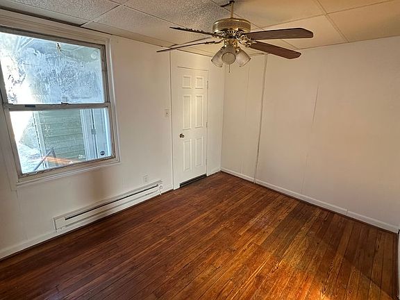 3rd image of 728 Glen Pl