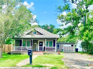 208 W Simons St, Edna, TX 77957